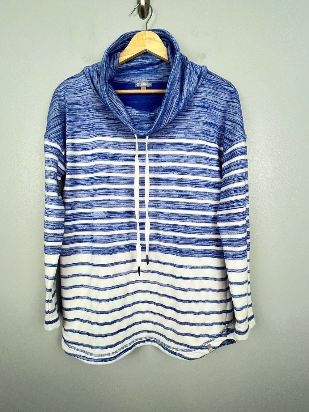 T by Talbots blue striped cotton blend funnel neck sweatshirt, medium.